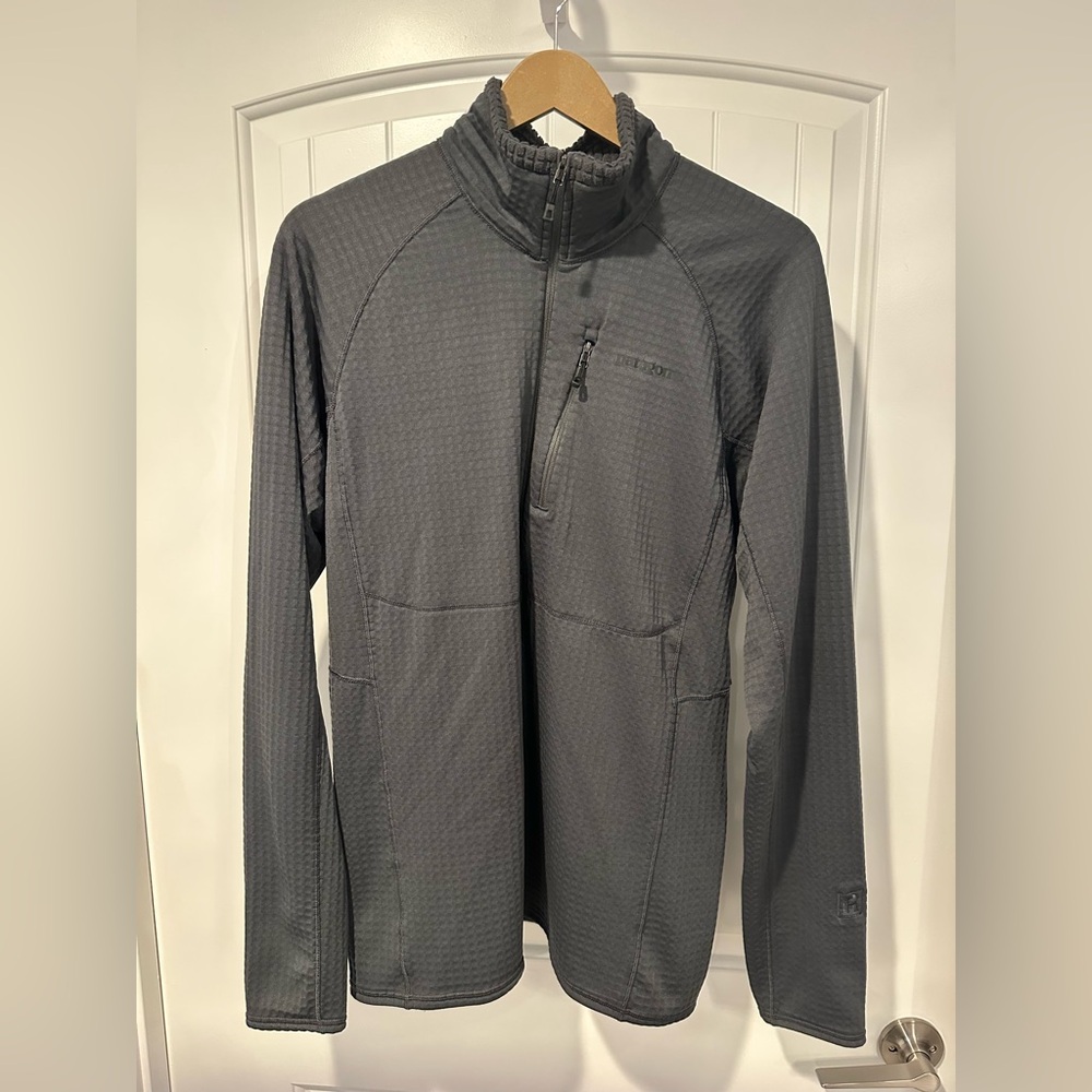 Men's Large Patagonia Gray Quarter-Zip R1 pullover (Style 40109) - EUC